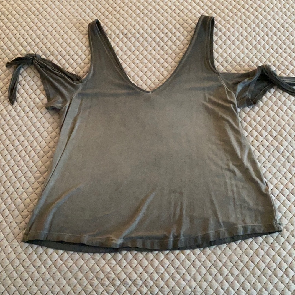 American Eagle Grey Cold Shoulder Top